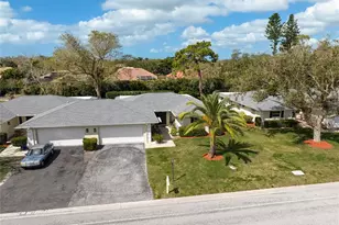 7128 W Country Club Dr N, Sarasota, FL 34243 - Photo 32