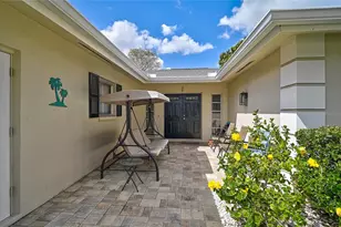 7128 W Country Club Dr N, Sarasota, FL 34243 - Photo 2