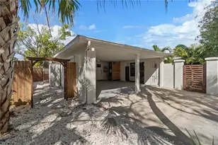 157 Garden Ln, Sarasota, FL 34242 - Photo 8