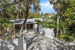 157 Garden Ln, Sarasota, FL 34242 - Photo 2