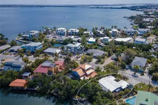 504 58th St, Holmes Beach, FL 34217 - Photo 4