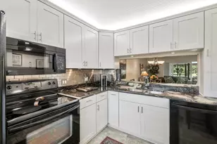 9290 Lake Park Dr, Fort Myers, FL 33919 - Photo 8