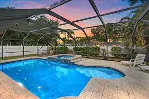 2843 New England St, Sarasota, FL 34231 - Photo 2