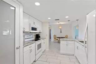 181 Sandhurst Dr, Venice, FL 34293 - Photo 14