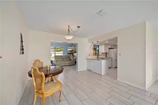 181 Sandhurst Dr, Venice, FL 34293 - Photo 8