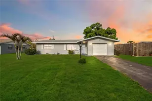 181 Sandhurst Dr, Venice, FL 34293 - Photo 2