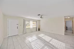 181 Sandhurst Dr, Venice, FL 34293 - Photo 4