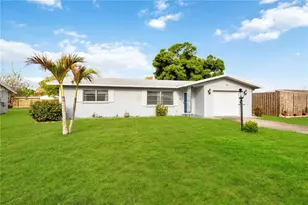 181 Sandhurst Dr, Venice, FL 34293 - Photo 2