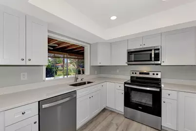 3304 Kenmore Drive, Sarasota, FL 34231 - Photo 16