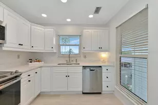 946 Sandpiper Cir, Bradenton, FL 34209 - Photo 8