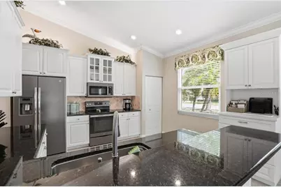 4246 65th Place E, Sarasota, FL 34243 - Photo 8