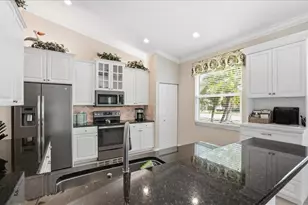 4246 65th Pl E, Sarasota, FL 34243 - Photo 8