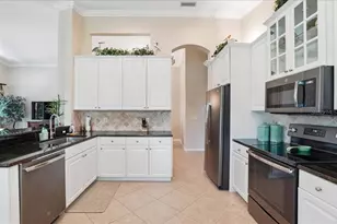 4246 65th Pl E, Sarasota, FL 34243 - Photo 6