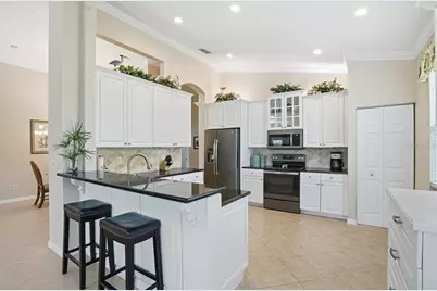 4246 65th Place E, Sarasota, FL 34243 - Photo 4