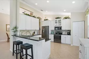 4246 65th Pl E, Sarasota, FL 34243 - Photo 4