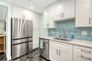 1200 E Peppertree Ln, Sarasota, FL 34242 - Photo 12