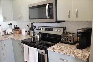204 Silver Lake Dr, Venice, FL 34292 - Photo 10