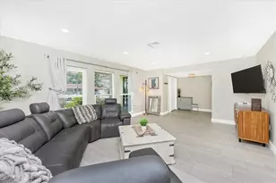 2920 Captiva Dr, Sarasota, FL 34231 - Photo 14