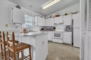 123 NW 9th St, Cape Coral, FL 33993 - Photo 8