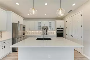 3519 74th Ave Cir E, Sarasota, FL 34243 - Photo 10