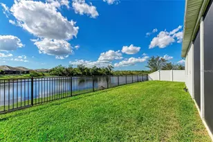 3519 74th Ave Cir E, Sarasota, FL 34243 - Photo 4