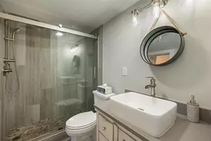 845 Benjamin Franklin Dr, Sarasota, FL 34236 - Photo 18