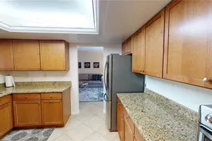 2749 Orchid Oaks Dr, Sarasota, FL 34239 - Photo 16