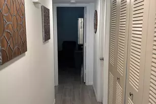 5689 Gardens Dr, Sarasota, FL 34243 - Photo 10