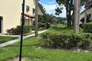 5689 Gardens Dr, Sarasota, FL 34243 - Photo 2