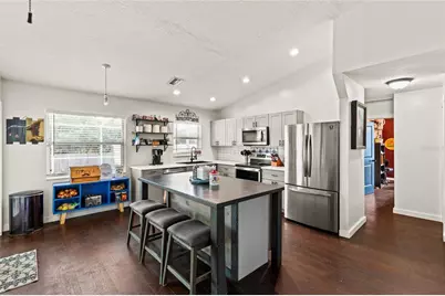 3703 31st Street E, Bradenton, FL 34208 - Photo 2