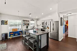 3703 31st St E, Bradenton, FL 34208 - Photo 2