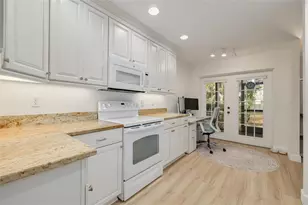 3210 Golden Eagle Ln, Sarasota, FL 34231 - Photo 16