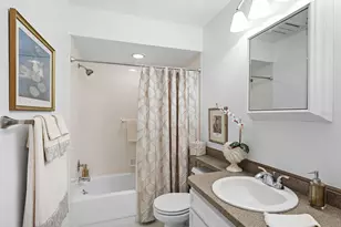 4266 Oakhurst Cir E, Sarasota, FL 34233 - Photo 14