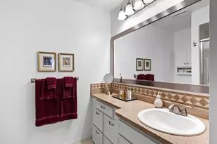 4266 Oakhurst Cir E, Sarasota, FL 34233 - Photo 12