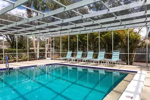 4266 Oakhurst Cir E, Sarasota, FL 34233 - Photo 18