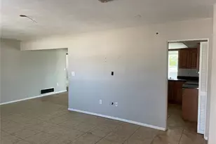 10307 Sandpiper Rd W, Bradenton, FL 34209 - Photo 4