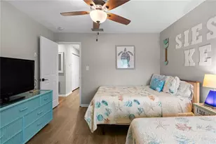 1752 Stickney Point Rd, Sarasota, FL 34231 - Photo 34