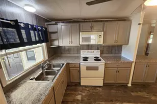 808 53rd Ave E, Bradenton, FL 34203 - Photo 6