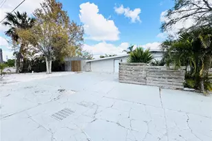 3913 S Shade Ave, Sarasota, FL 34231 - Photo 4