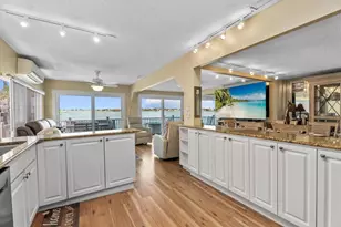 33 N Starboard Dr, Venice, FL 34285 - Photo 6