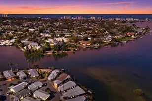 33 N Starboard Dr, Venice, FL 34285 - Photo 4