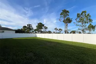131 Brilliant Bloom Ct, Bradenton, FL 34212 - Photo 8