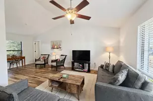 8425 Cypress Lake Cir, Sarasota, FL 34243 - Photo 4