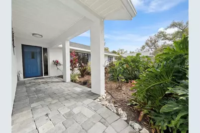 8425 Cypress Lake Circle, Sarasota, FL 34243 - Photo 2