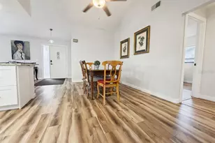 8425 Cypress Lake Cir, Sarasota, FL 34243 - Photo 18