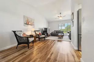 8425 Cypress Lake Cir, Sarasota, FL 34243 - Photo 12