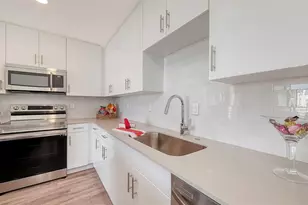 1703 N Tamiami Trl, Sarasota, FL 34234 - Photo 8