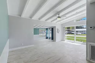 3727 Dover Dr, Sarasota, FL 34235 - Photo 14
