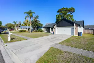 4136 Spring Way Cir, Valrico, FL 33596 - Photo 2