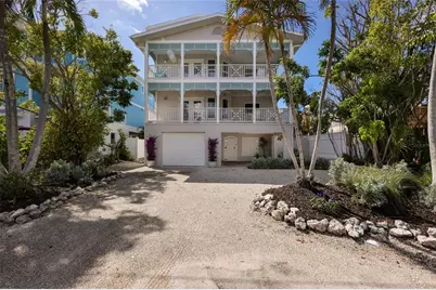 2412 Avenue B, Bradenton Beach, FL 34217 - Photo 2